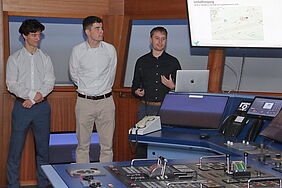 Blick in die Brücke 1 des SHS des MSCW mit den vortragenden Studenten